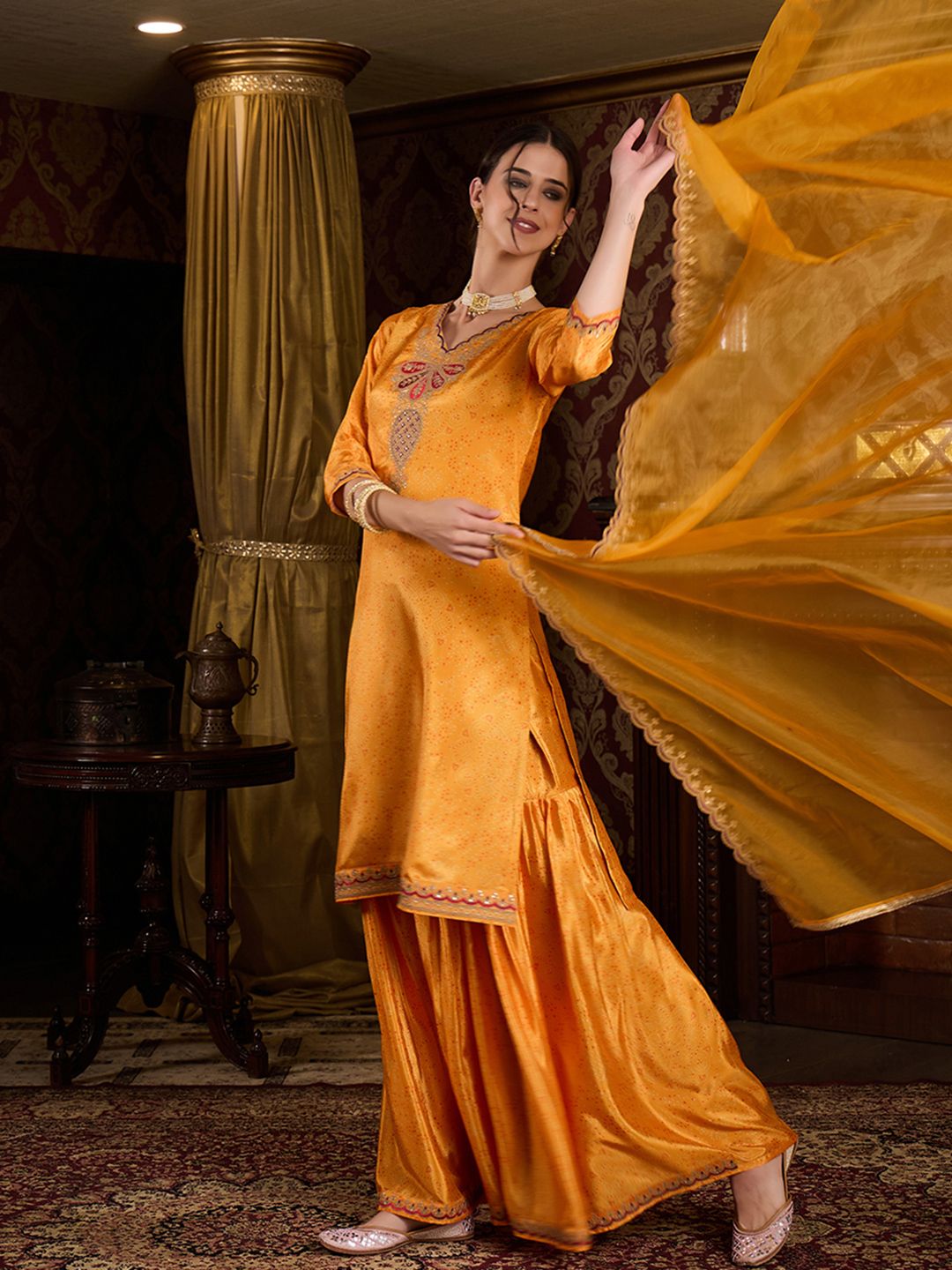 Dhiyona CH Women Ethnic Motifs Printed Regular Thread Work Kurta with Sharara & With Dupatta