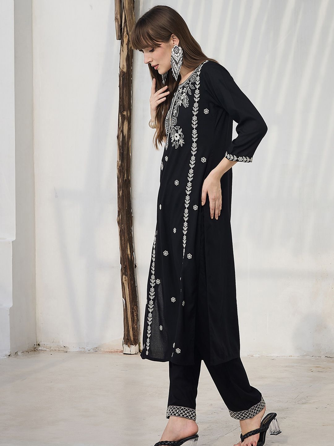 Floral Embroidered Regular Thread Work Kurta With Trousers