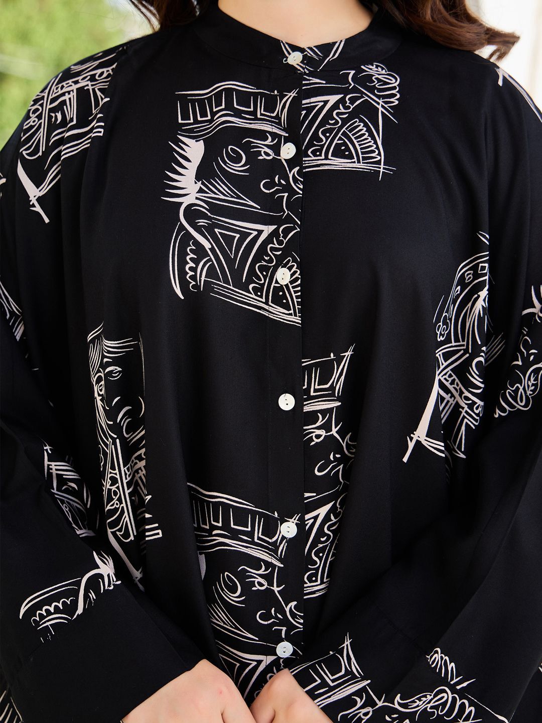 Women Geometric Printed Mandarin Collar Regular Kaftan Kurta with Trousers