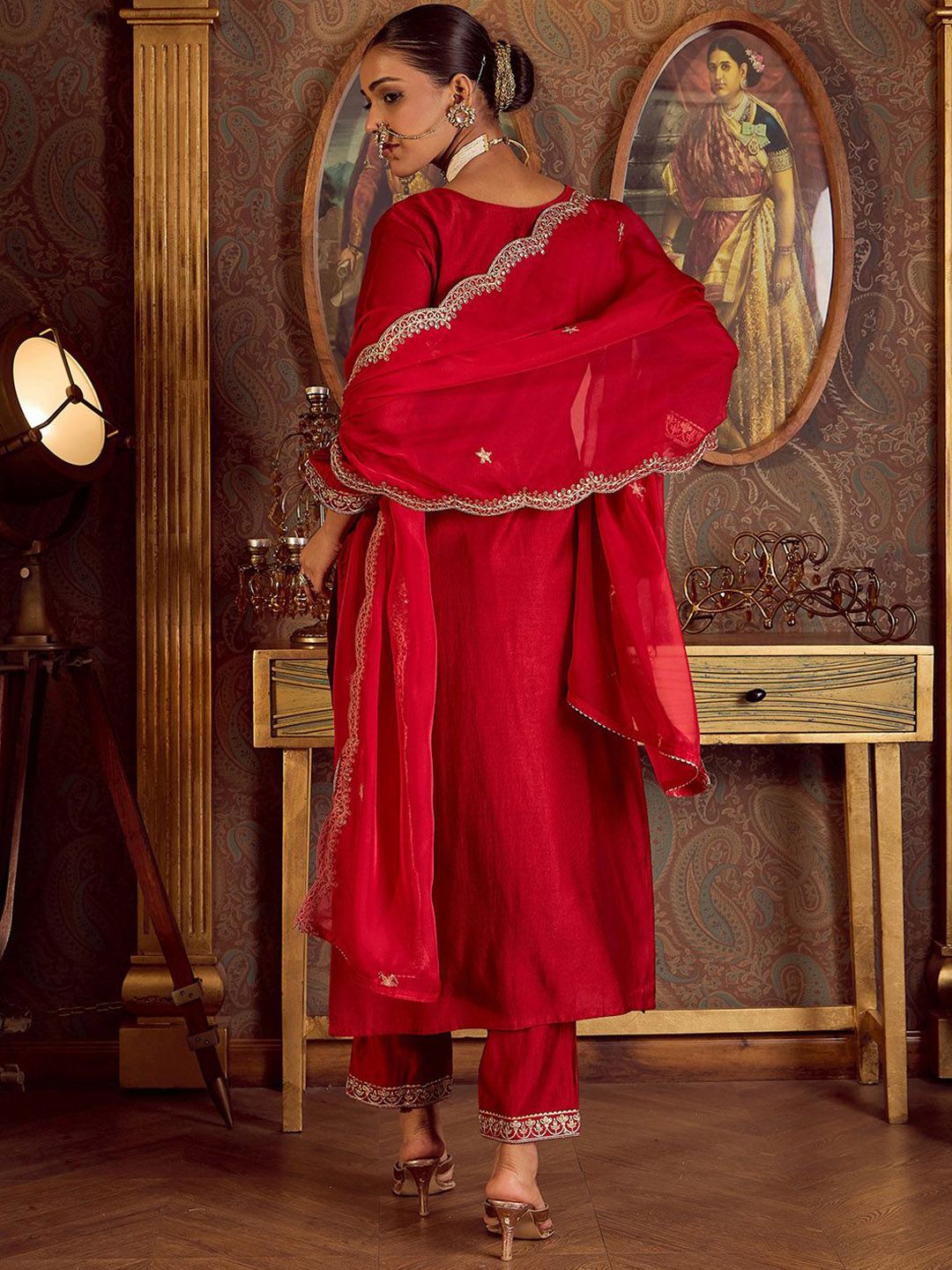 Dhiyona IE Ethnic Motifs Embroidered Kurta With Trousers & Dupatta