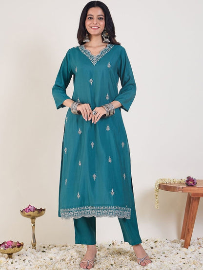 Ethnic Motifs Embroidered V-Neck Thread Work Kurta & Trousers With Dupatta