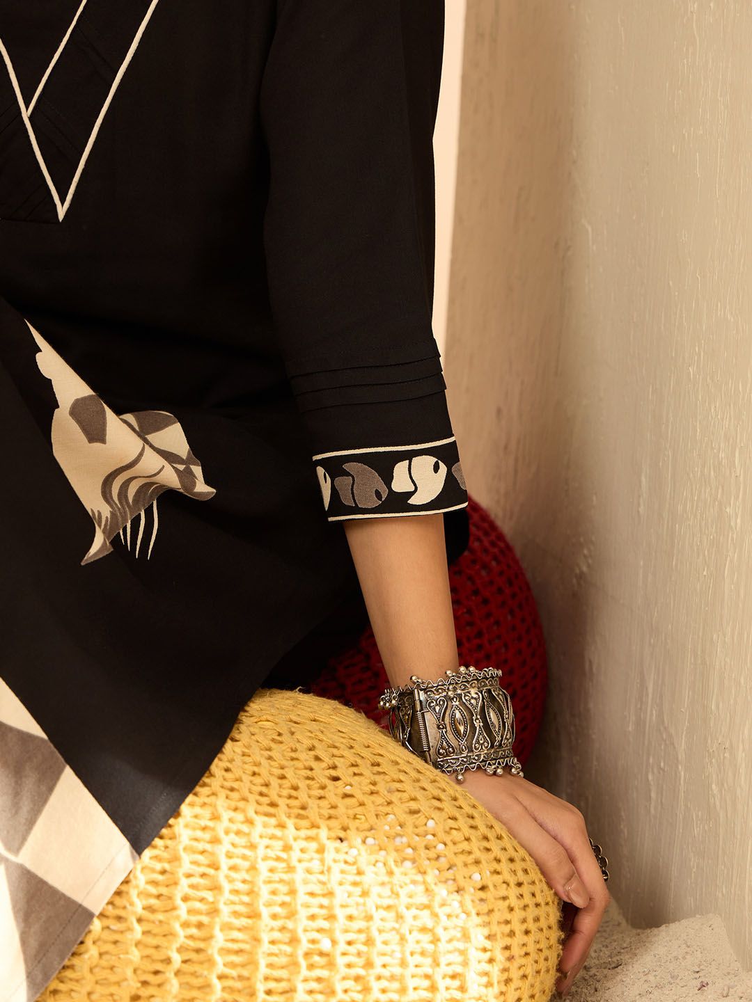 Women Printed Regular Kurta with Trousers