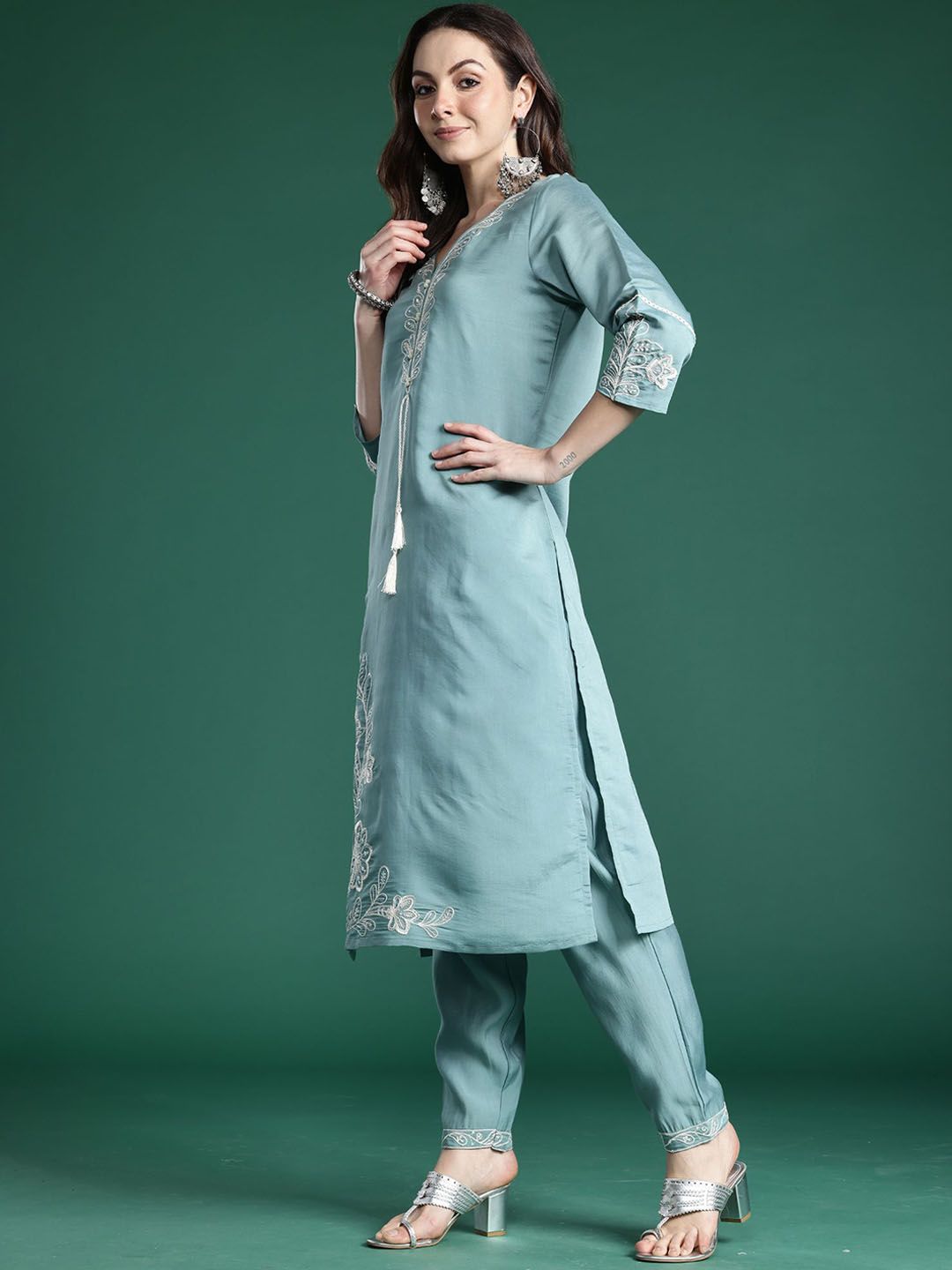 Dhiyona IE Women Floral Embroidered Regular Kurta with Trousers & With Dupatta