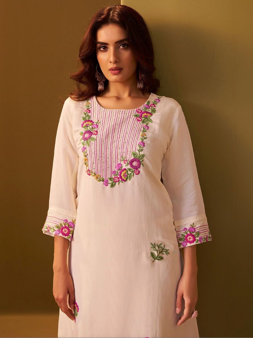 Women Floral Embroidered Regular Thread Work Kurta with Trousers