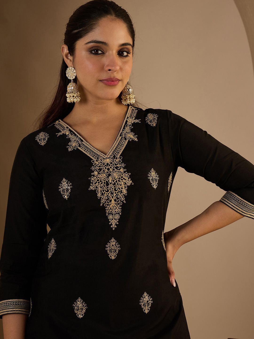 Dhiyona IE Women's Women Ethnic Motifs Embroidered Regular Thread Work Kurta with Trousers