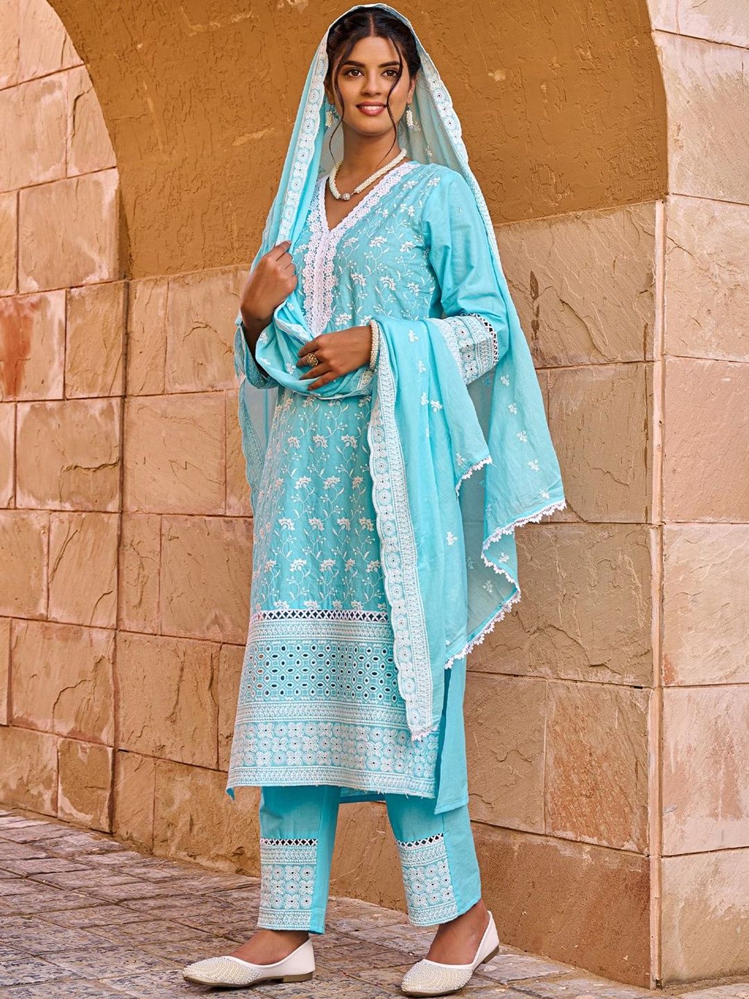 Women Ethnic Motifs Embroidered Regular Thread Work Pure Cotton Kurta with Trousers & With Dupatta