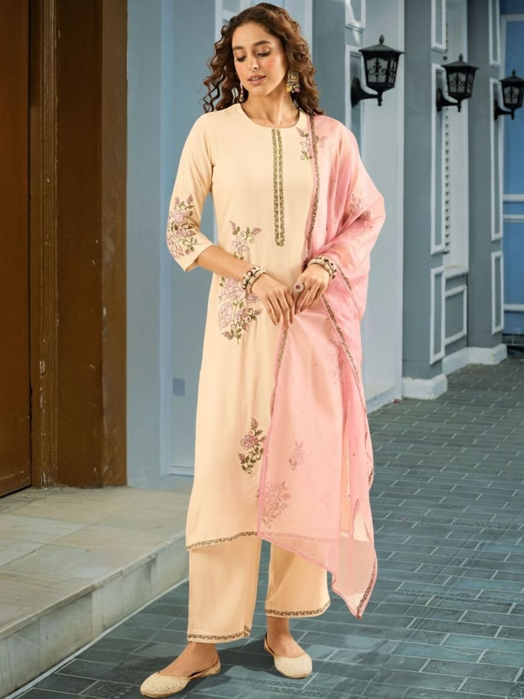 Dhiyona IE Women Floral Embroidered Regular Thread Work Kurta with Palazzos & With Dupatta