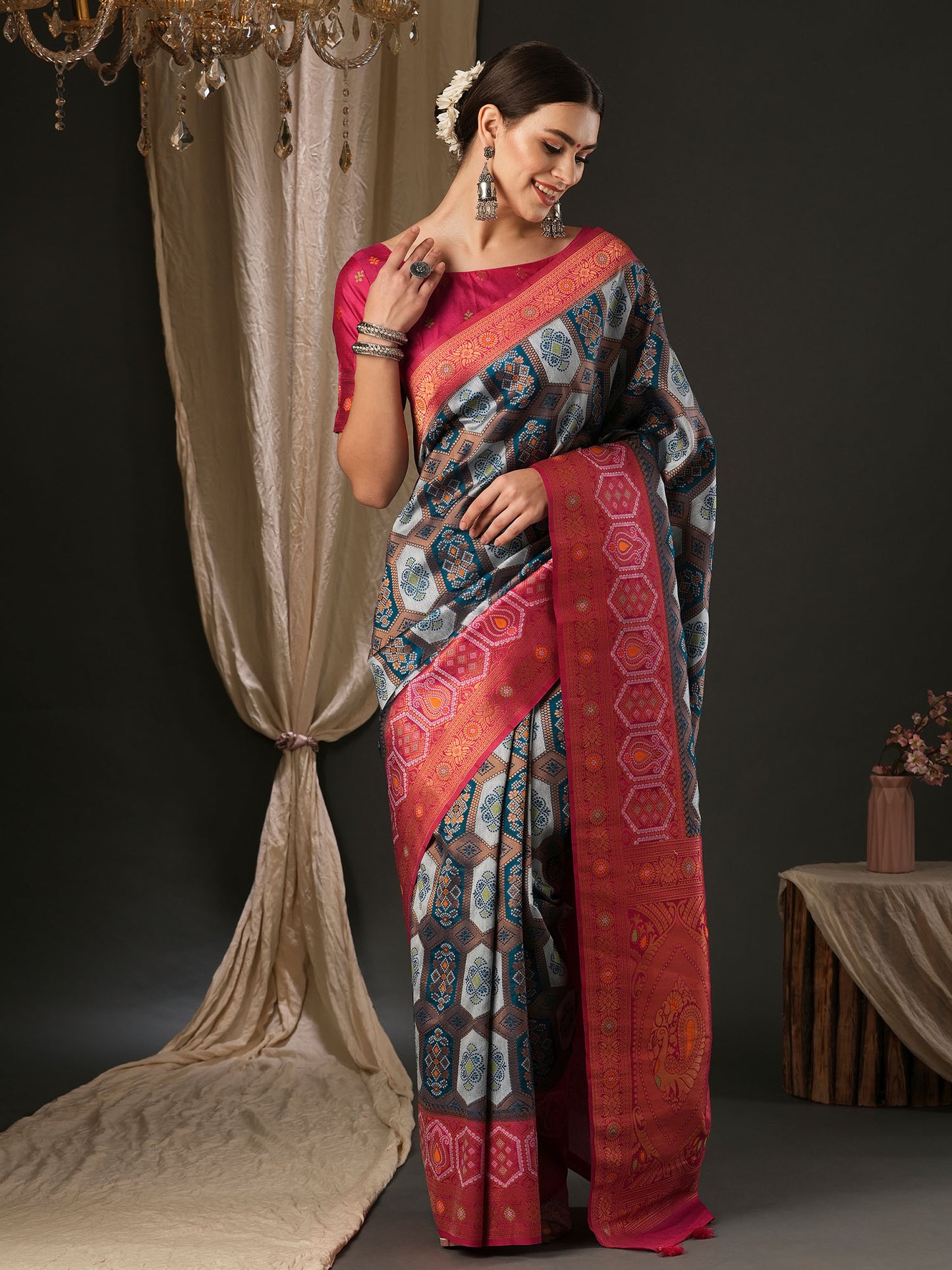 Women's Silk Blend Pink Woven Design Designer Saree With Blouse Piece