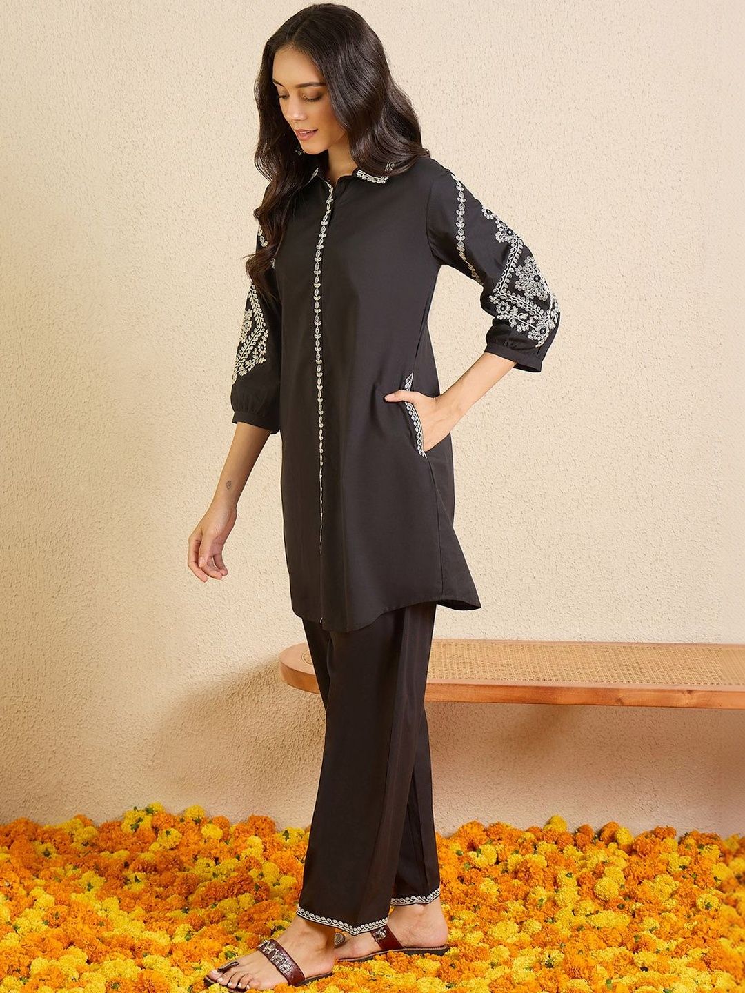 Women Ethnic Motifs Embroidered Regular Thread Work Pure Cotton Kurta with Trousers