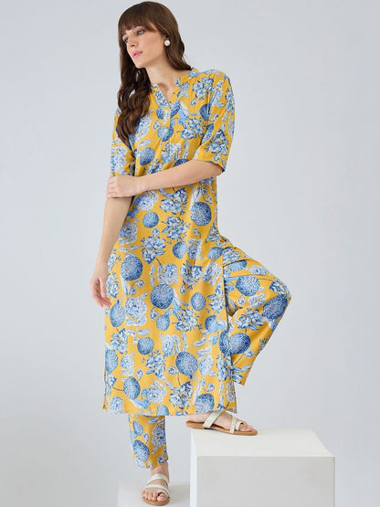 Women Floral Printed Regular Kurta with Trousers
