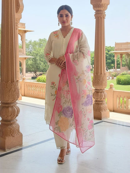 Women Floral Printed Kurta with Trousers & Dupatta