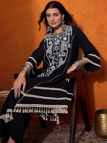 Dhiyona SN Women's Floral Embroidered Regular A-Line Kurta with Palazzo
