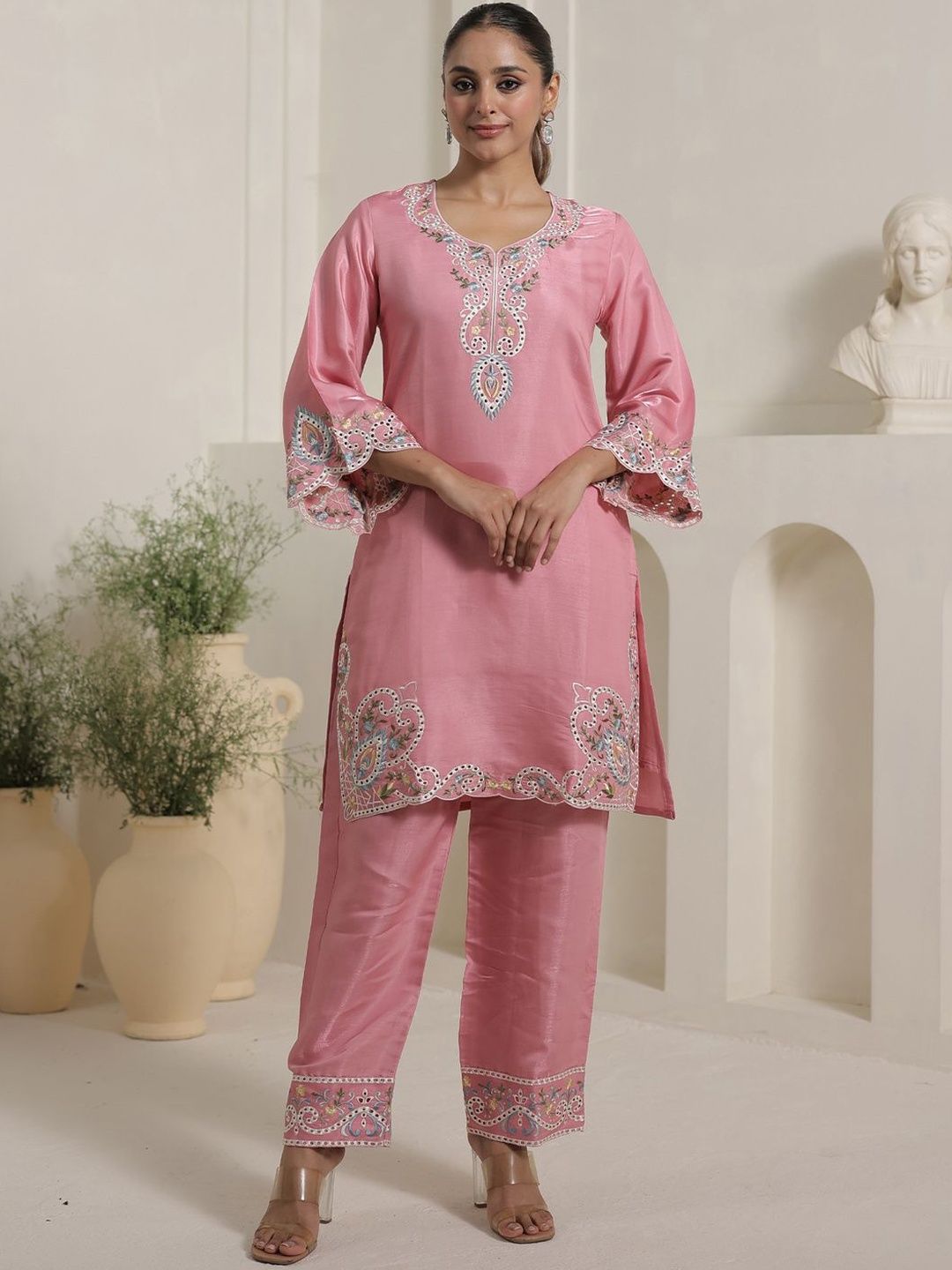Women Floral Embroidered Regular Thread Work Kurta with Palazzos