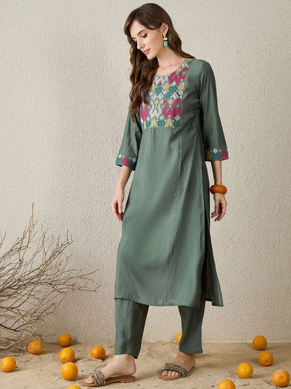 Dhiyona IE Ethnic Motifs Embroidered Round Neck Top With Trousers Co-Ords