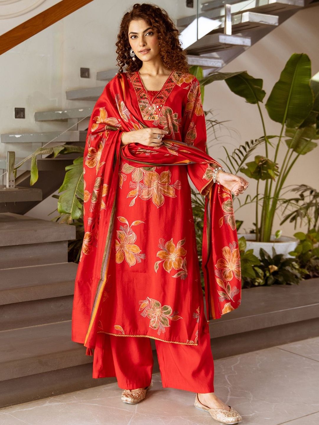 Women Floral Printed Kurta with Palazzos & Dupatta