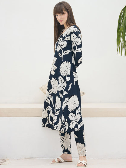 Women Floral Printed Regular Kurta with Trousers