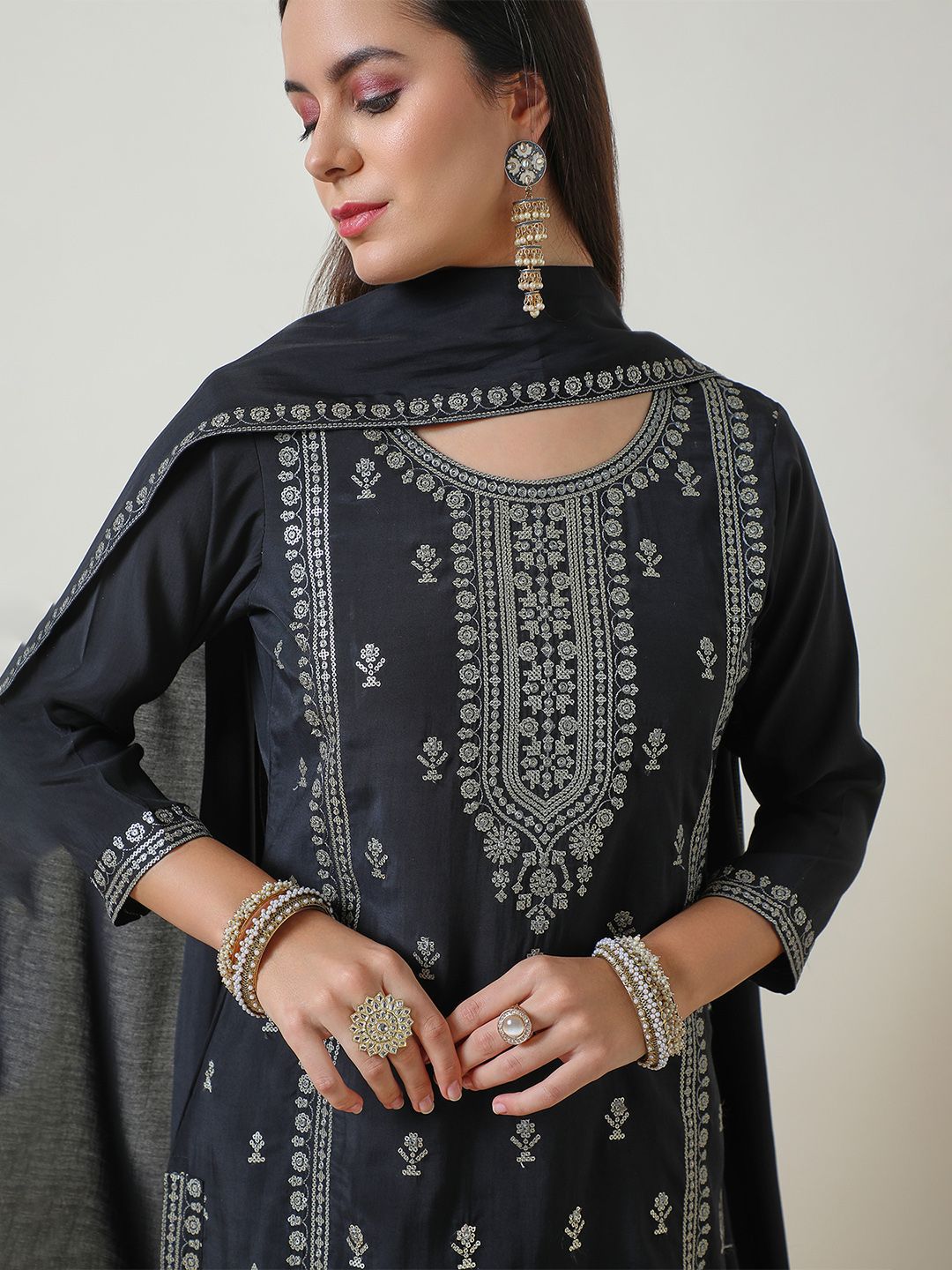 Dhiyona SO Women's Women Floral Embroidered Regular Sequinned Kurta with Trousers & With Dupatta