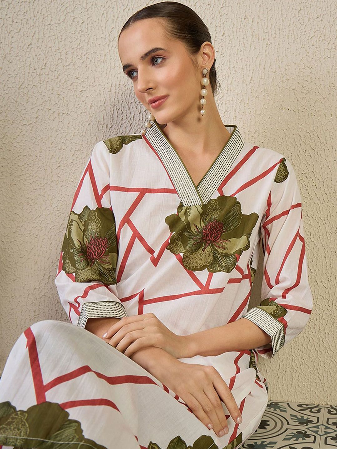 Floral Printed V-Neck Pure Cotton Straight Kurta With Trousers