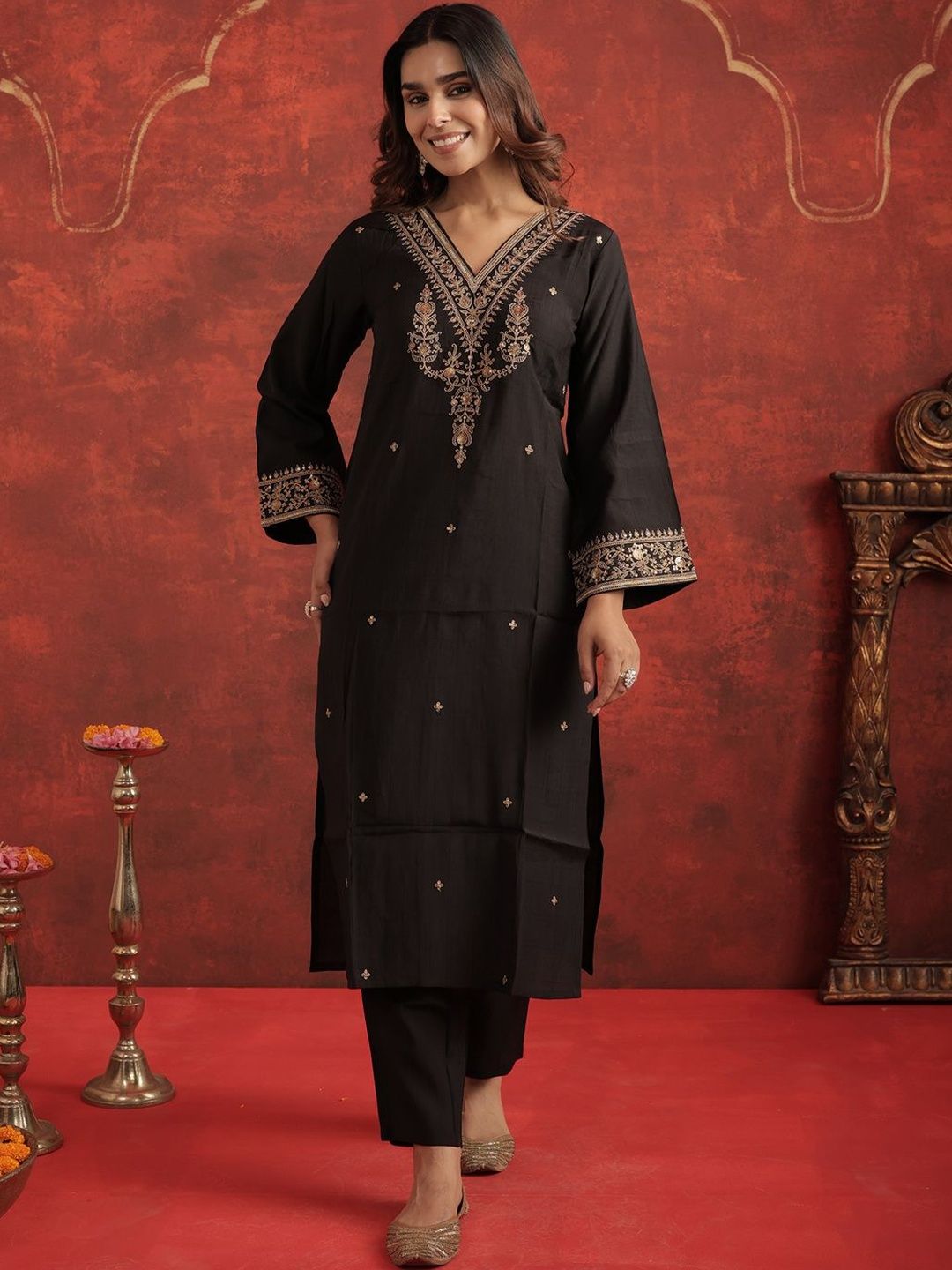 Dhiyona IE Women Ethnic Motifs Embroidered Regular Thread Work Liva Kurta with Trousers