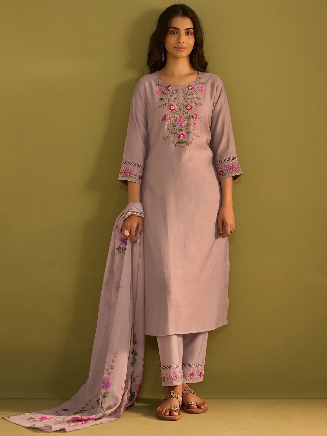 Floral Embroidered Straight Thread Work Kurta With Trousers And Dupatta