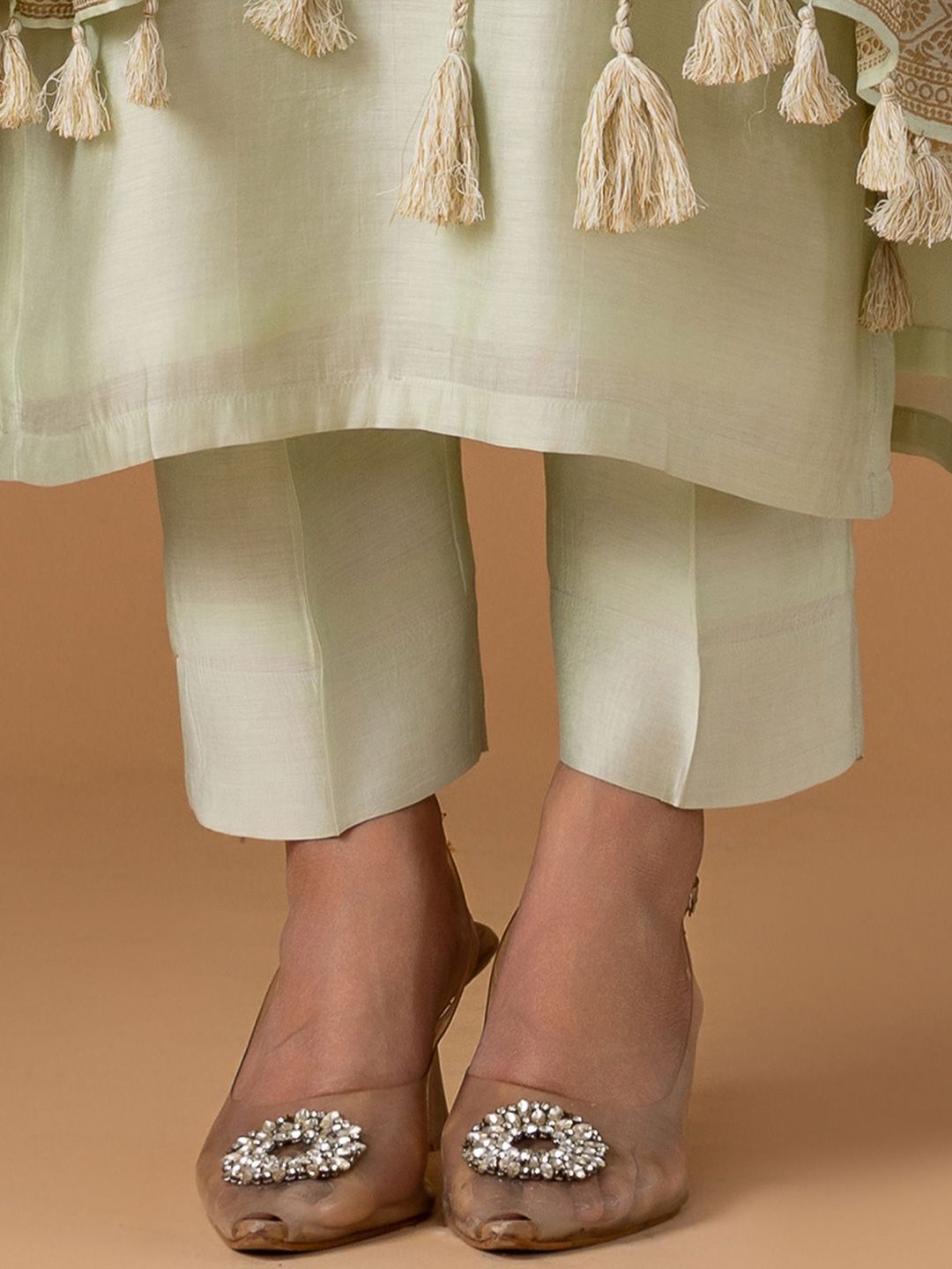Dhiyona WP Women Solid Embroidered Kurta with Trousers & Dupatta