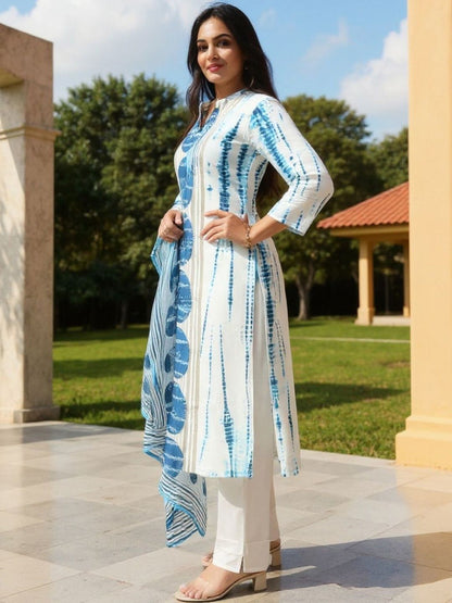Women Geometric Printed Cotton Kurta with Trousers & Dupatta