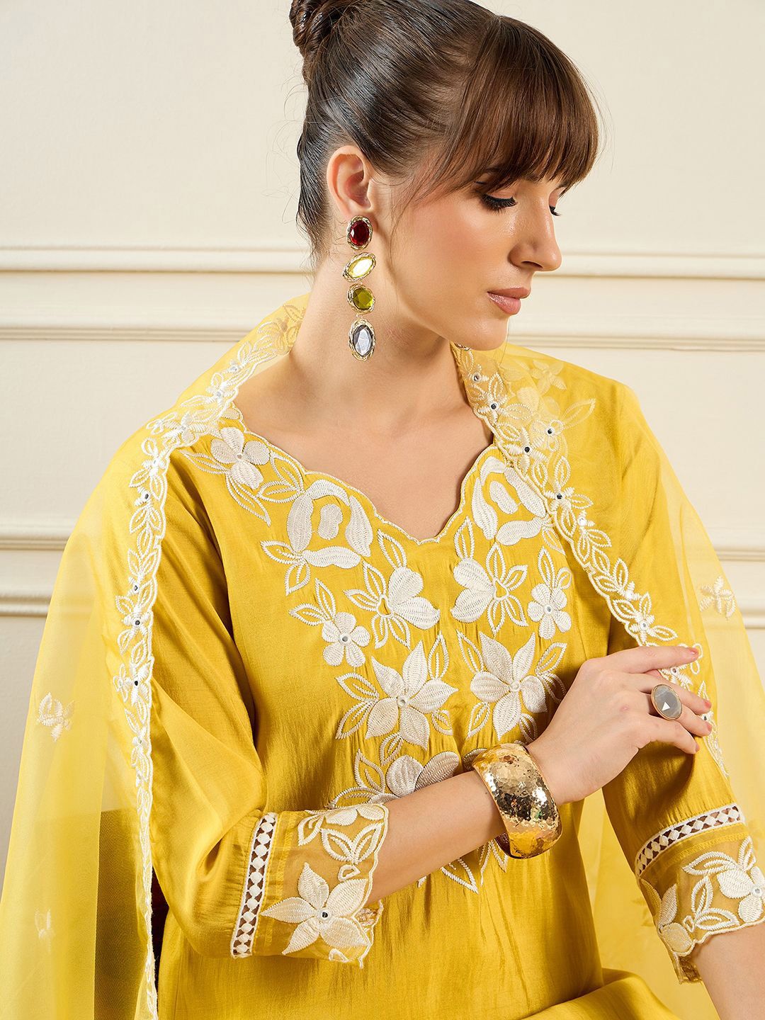 Dhiyona IE Floral Embroidered V-Neck Thread Work Straight Kurta With Trousers & Dupatta