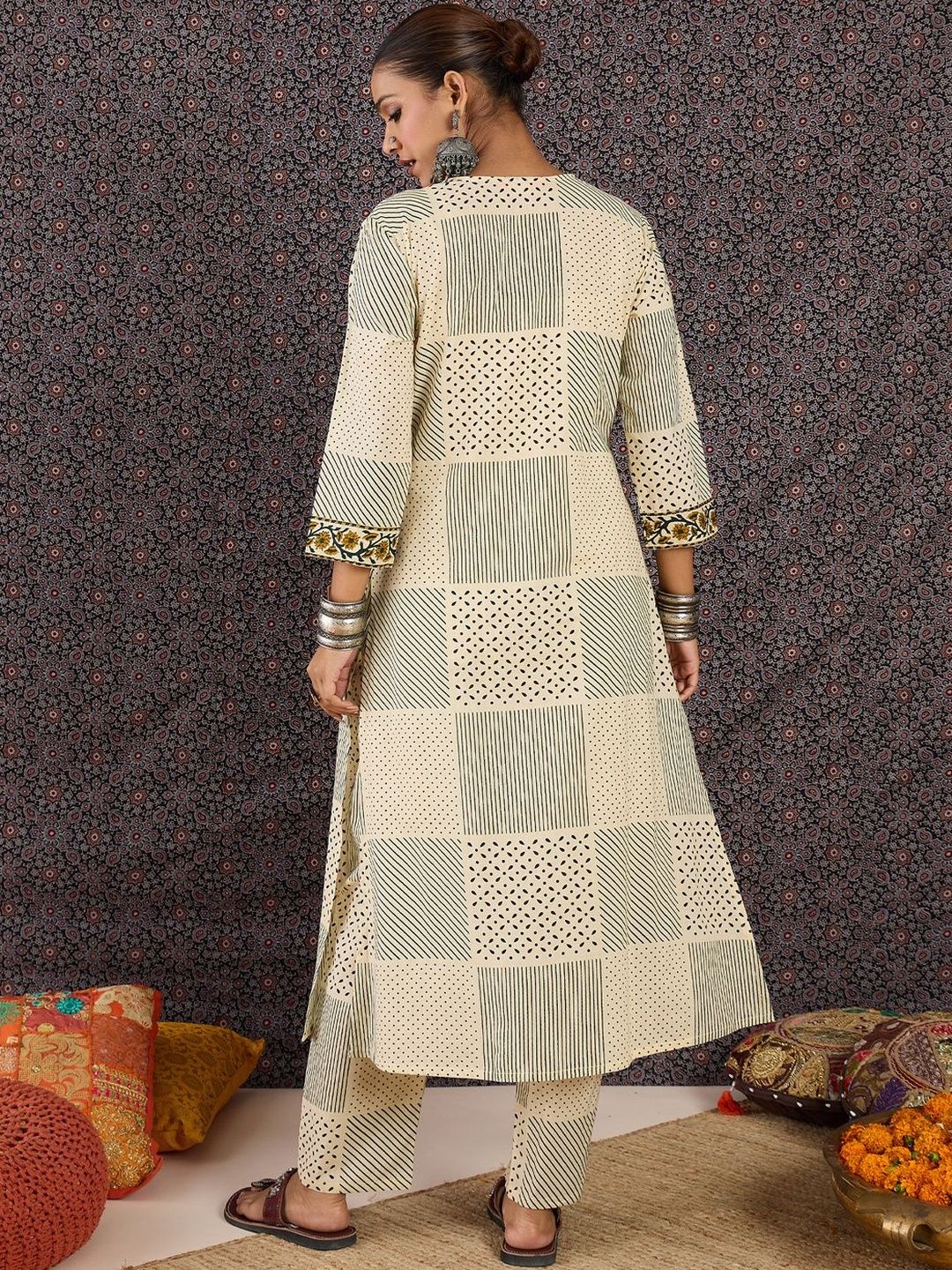 Women Printed Pleated Pure Cotton Kurta with Trousers