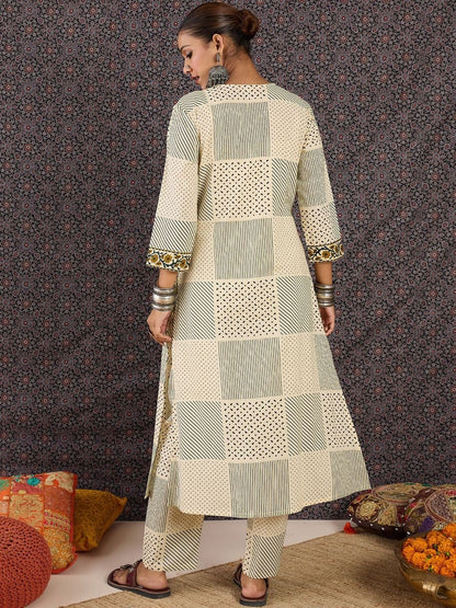 Women Printed Pleated Pure Cotton Kurta with Trousers