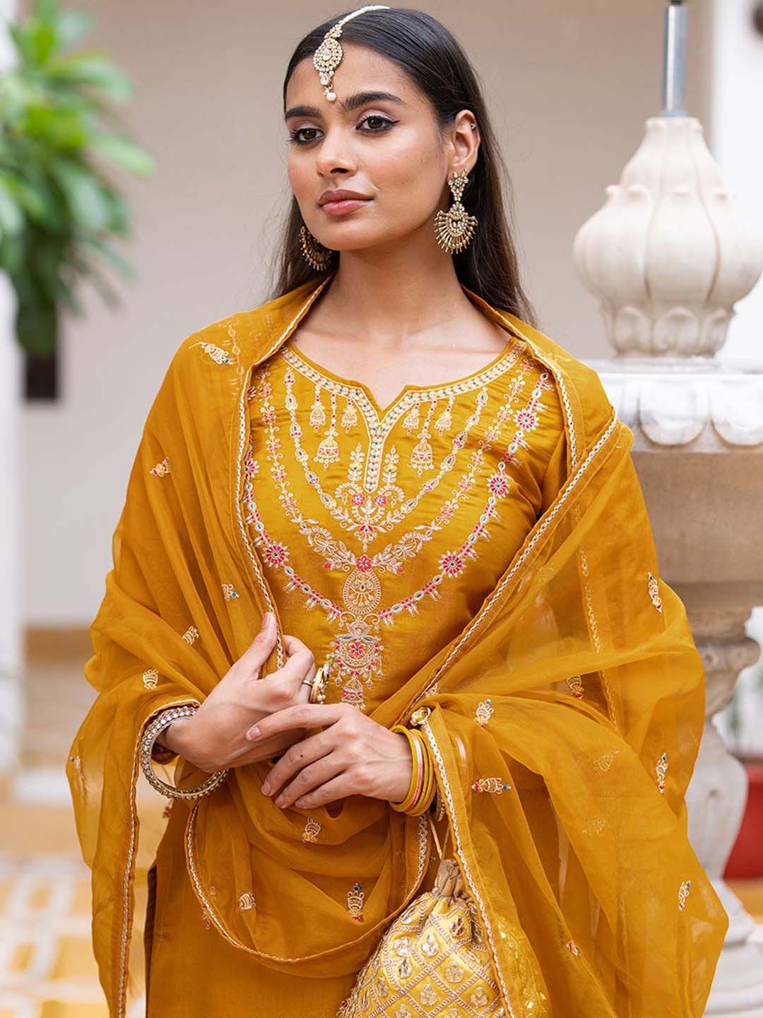 Dhiyona CH Ethnic Motifs Embroidered Thread Work Kurta with Trousers & With Dupatta