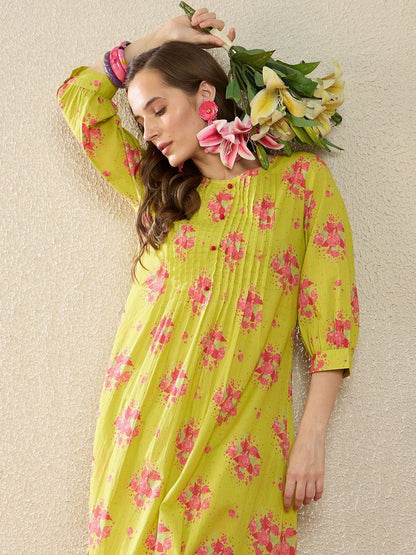 Women Floral Printed Pleated Pure Cotton Kurta with Trousers