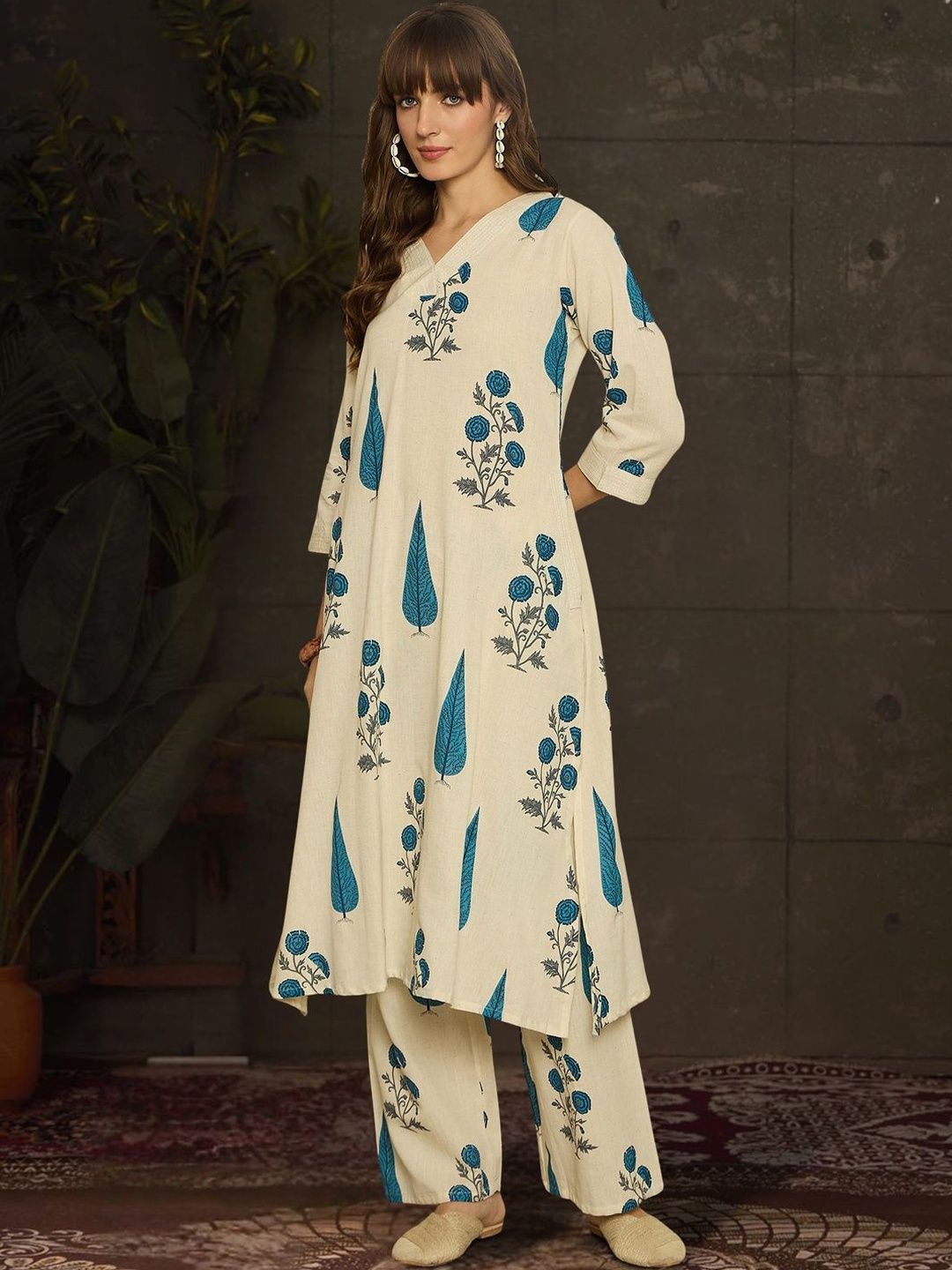 Dhiyona IE Women Floral Printed Regular Kurta with Trousers
