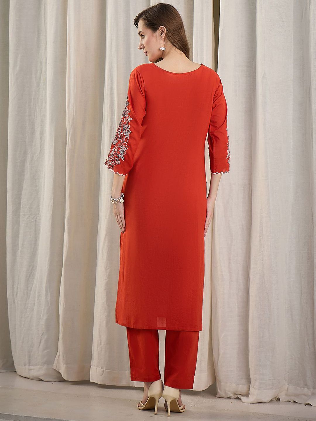 Women Ethnic Motifs Embroidered Cotton Kurta with Trousers