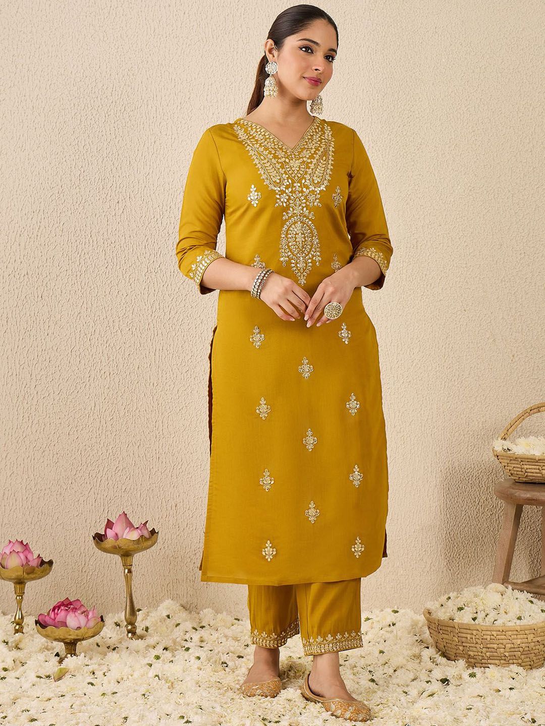 Dhiyona IE Women's Women Ethnic Motifs Embroidered Kurta With Trousers & Dupatta Kurta Sets
