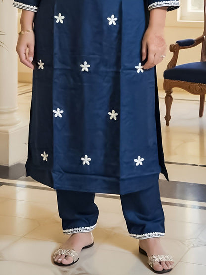 Women Floral Embroidered Regular Thread Work Kurta With Trouser