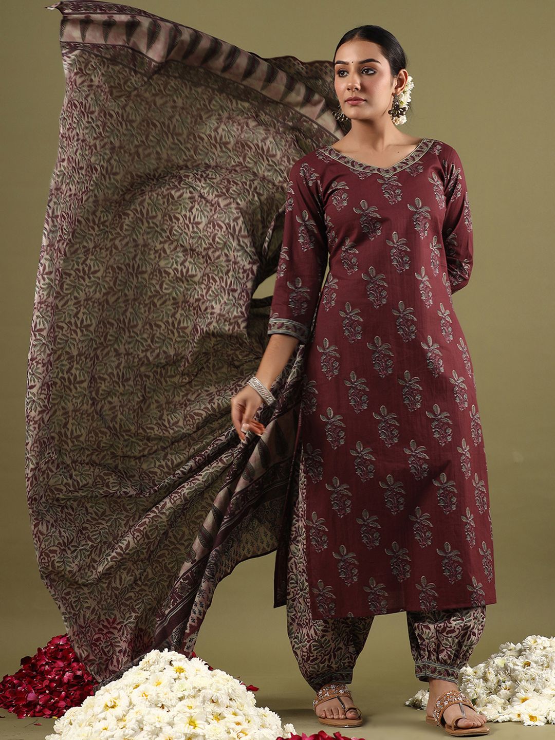 Dhiyona IE Women Floral Printed Regular Pure Cotton Kurta with Salwar & With Dupatta