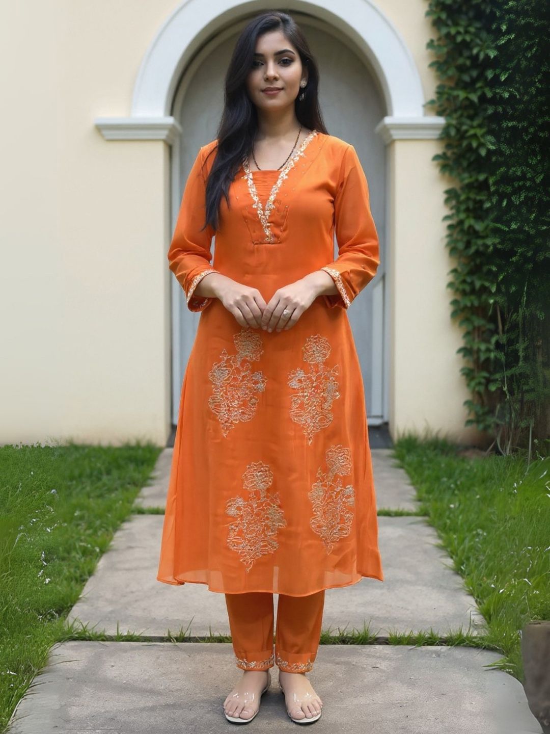 Dhiyona IE Women Ethnic Motifs Embroidered Kurta with Trousers