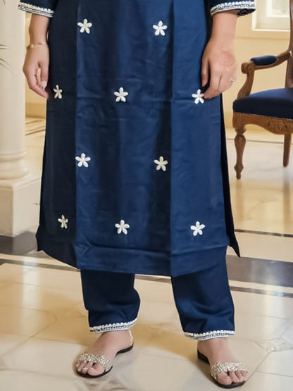 Floral Embroidered Thread Work Straight Kurta With Trousers