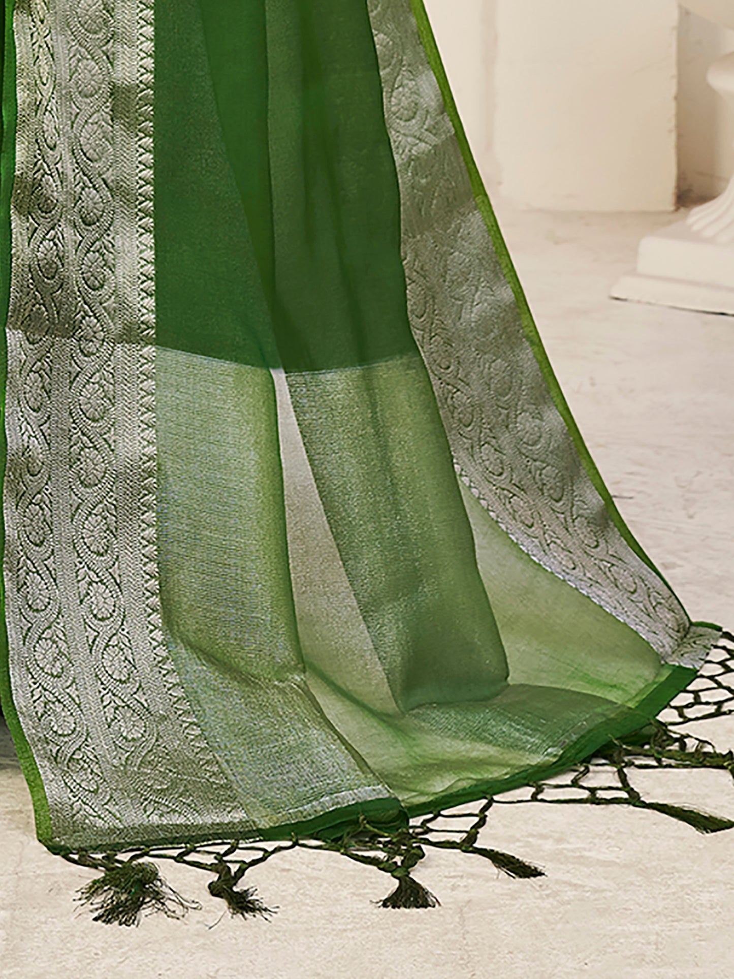 Women's Organza Green Woven Design Designer Saree With Blouse Piece