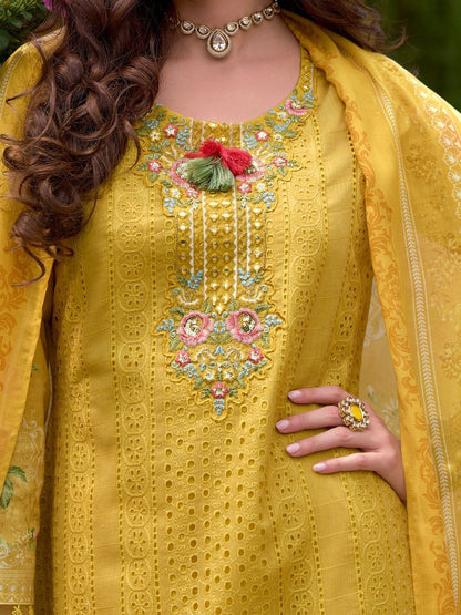 Women Floral Embroidered Thread Work Kurta with Trousers & With Dupatta