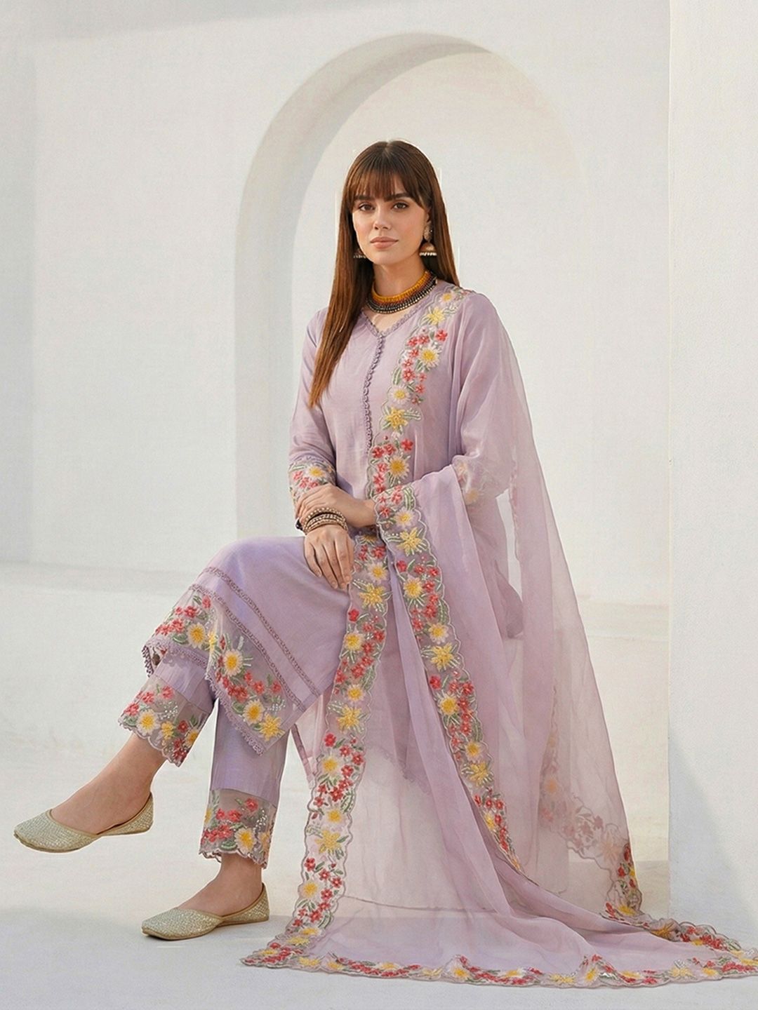 Dhiyona CH Women Floral Embroidered Regular Thread Work Kurta with Trousers & With Dupatta