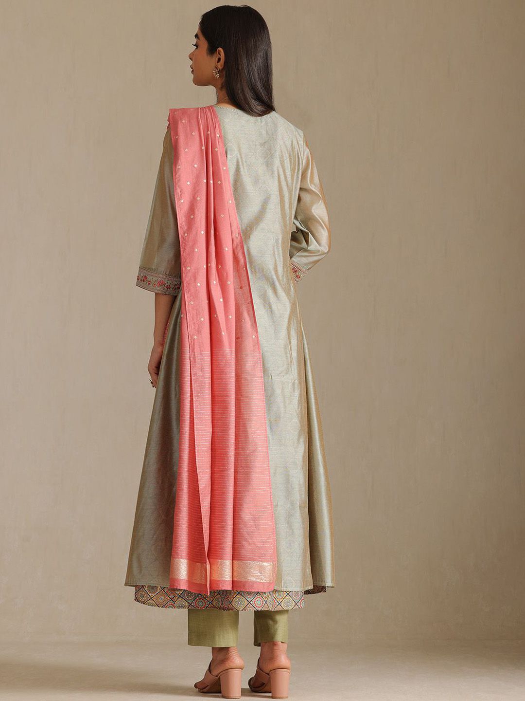 Dhiyona SO Women's Floral Embroidered Yoke & Border Notch Neck Thread Work Kurta With Trousers & Dupatta