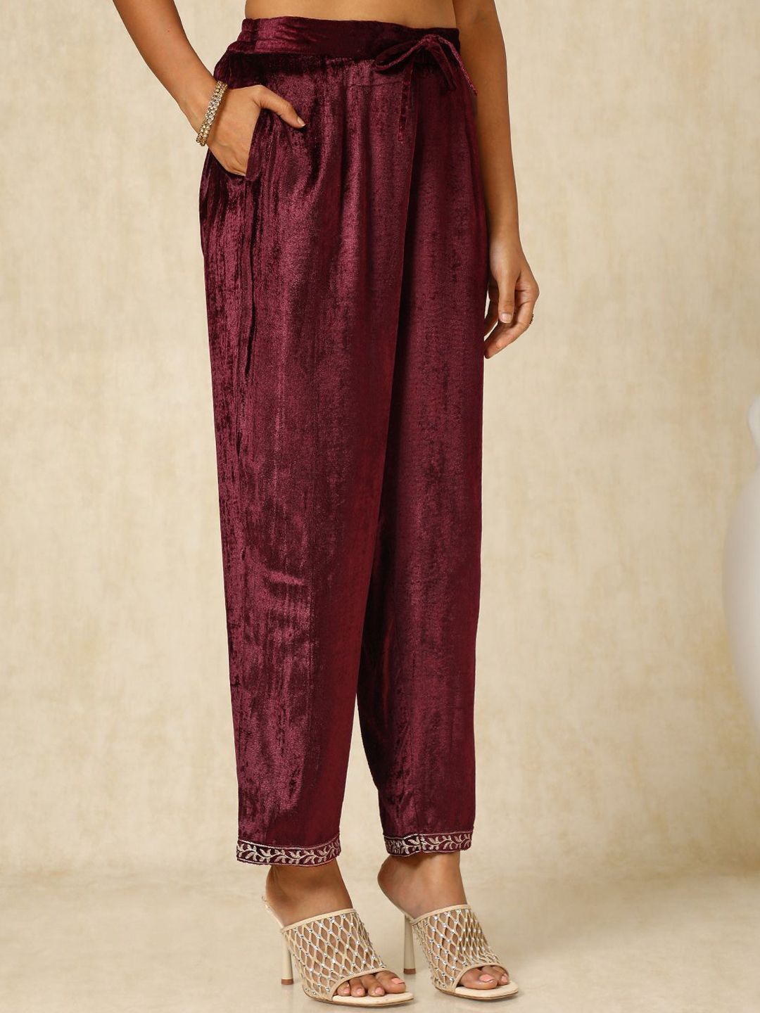 Dhiyona SO Women's Floral Embroidered Straight Velvet Kurta with Trousers