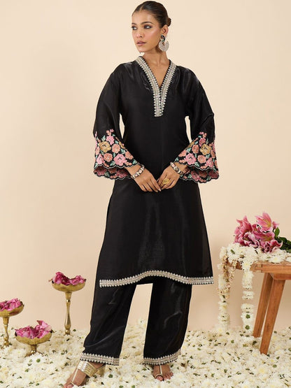 Dhiyona IE Embroidered V-Neck Three-Quarter Sleeves Tunic And Trousers