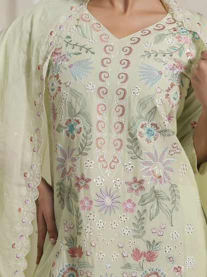 Women Floral Embroidered Thread Work Pure Cotton Kurta with Trousers & Dupatta