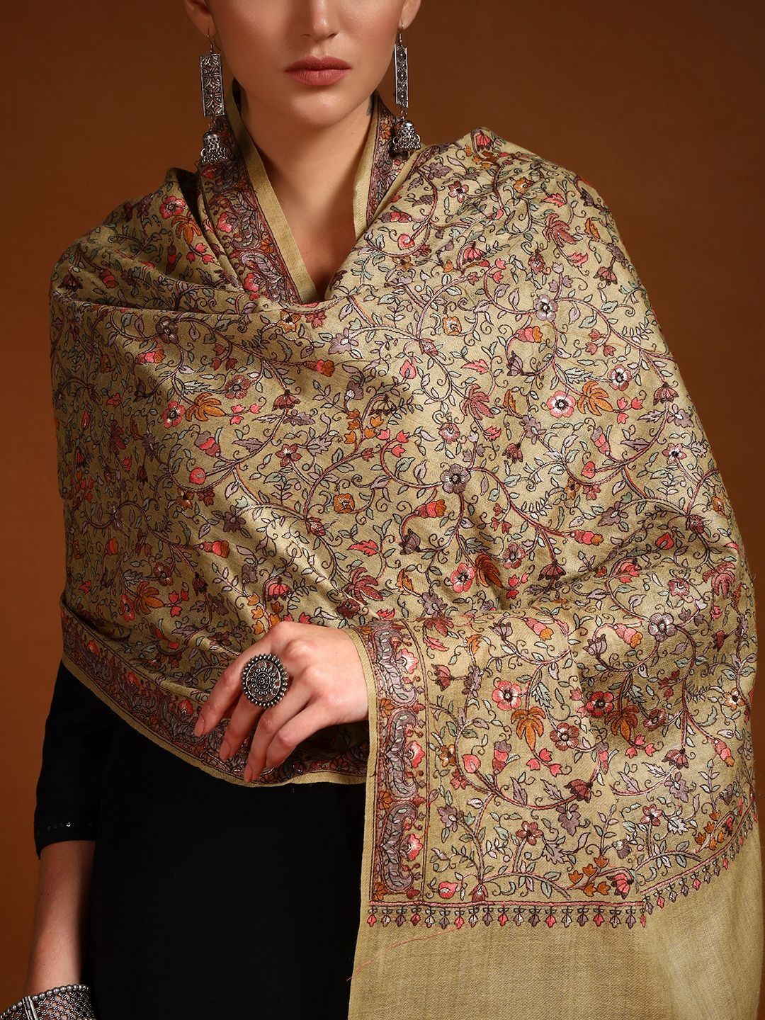 Dhiyona PA Women Floral Embroidered Shawl