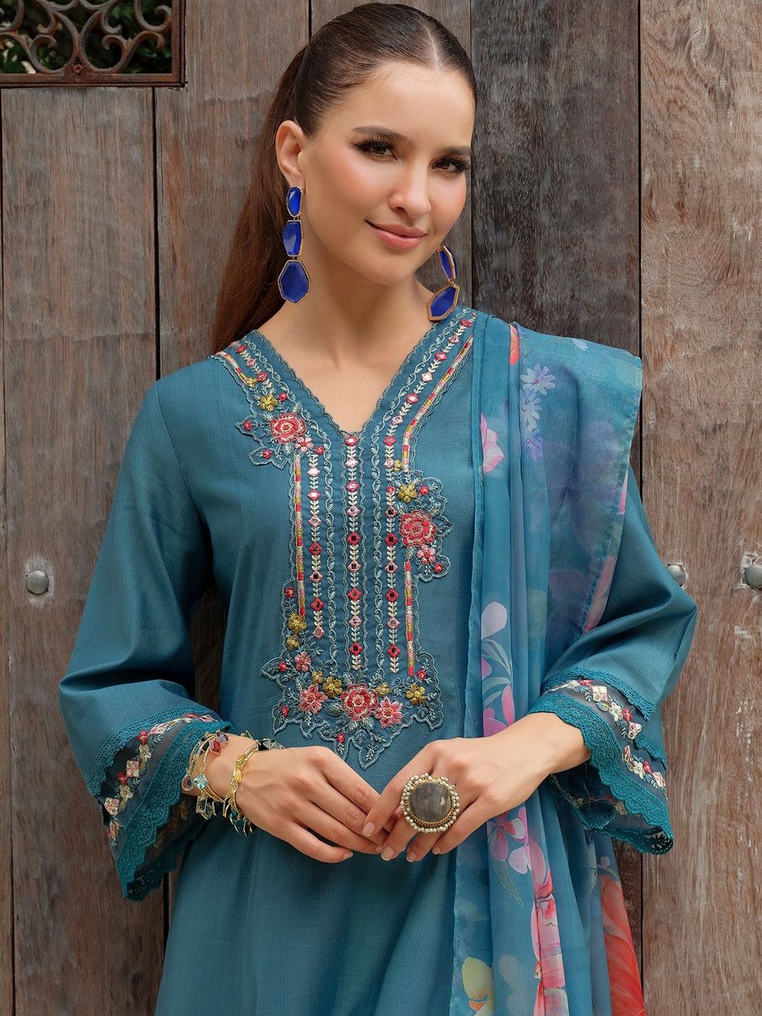 Floral Embroidered Thread Work Straight Kurta With Trousers & Dupatta