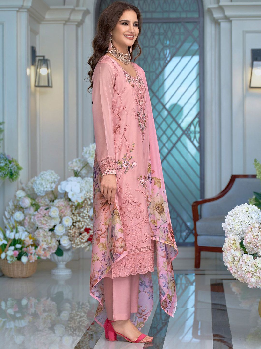 Women Floral Embroidered Thread Work Kurta with Trousers & Dupatta Kurta Sets