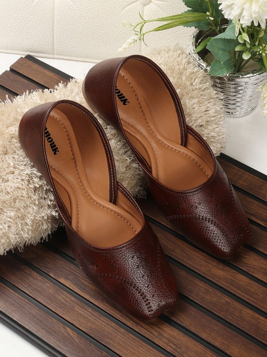 Dhiyona AK Women Ballerinas Flats