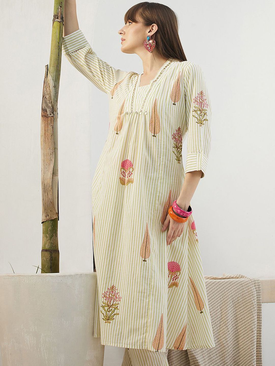 Floral Printed Thread Work Screen Pure Cotton Kurta With Trousers